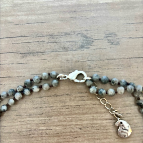 Elegant Beaded Necklace with Pendant - Picture 4 of 7